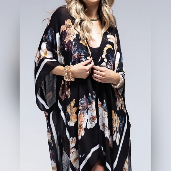 Comfy Luxe floral kimono - Picture 2 of 7